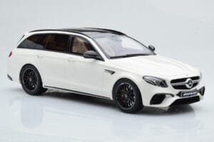 Mercedes AMG E63 S S213 T-Model Balts GT Spirit 1:18 GT795 Sveķi — attēls 4 no 6