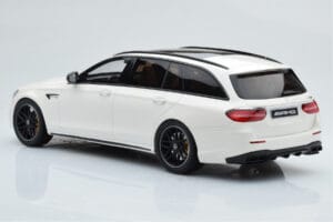 Mercedes AMG E63 S S213 T-Model Balts GT Spirit 1:18 GT795 Sveķi — attēls 5 no 6