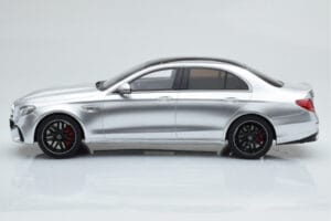 Mercedes AMG E63 S W213 Sudrabs GT Spirit 1:18 GT230 Sveķi — attēls 3 no 6