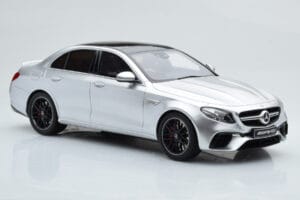 Mercedes AMG E63 S W213 Sudrabs GT Spirit 1:18 GT230 Sveķi — attēls 4 no 6
