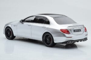 Mercedes AMG E63 S W213 Sudrabs GT Spirit 1:18 GT230 Sveķi — attēls 5 no 6