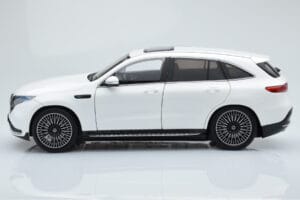 Mercedes EQC 400 Diamond Balts NZG 1:18 B66963756 Metāls — attēls 4 no 8