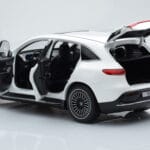 Mercedes EQC 400 Diamond Balts NZG 1:18 - image 5 of 8
