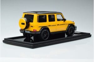 Mercedes AMG G63 W463 Dzeltens MotorHelix 1:18 MH018-Y Sveķi — attēls 2 no 7