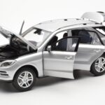 Mercedes M-Class W166 Iridium Sudrabs Metaliks Minichamps 1:18 - image 2 of 8