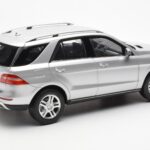 Mercedes M-Class W166 Iridium Sudrabs Metaliks Minichamps 1:18 - image 3 of 8