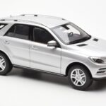 Mercedes M-Class W166 Iridium Sudrabs Metaliks Minichamps 1:18 - image 6 of 8