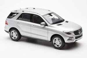 Mercedes M-Class W166 Iridium Sudrabs Metaliks Minichamps 1:18 B66960064 Metāls — attēls 6 no 8