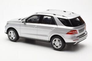Mercedes M-Class W166 Iridium Sudrabs Metaliks Minichamps 1:18 B66960064 Metāls — attēls 7 no 8