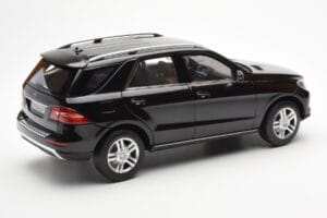 Mercedes M-Class W166 Obsidian Melns Metaliks Minichamps 1:18 B66960063 Metāls — attēls 3 no 8