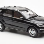 Mercedes M-Class W166 Obsidian Melns Metaliks Minichamps 1:18 - image 6 of 8