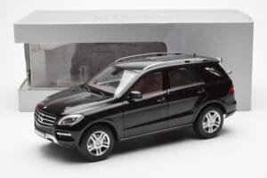 Mercedes M-Class W166 Obsidian Melns Metaliks Minichamps 1:18 B66960063 Metāls — attēls 8 no 8