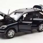 Mercedes M-Class W166 Tansanite Zils Metaliks Minichamps 1:18 - image 2 of 8