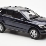 Mercedes M-Class W166 Tansanite Zils Metaliks Minichamps 1:18 - image 6 of 8