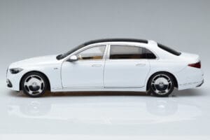 Mercedes Maybach S600 W222 V12 Biturbo Diamond Balts Almost Real 1:18 820116 Metāls — attēls 4 no 11