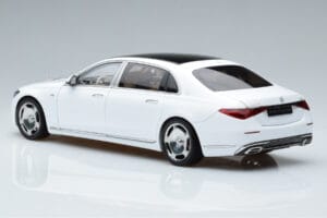 Mercedes Maybach S600 W222 V12 Biturbo Diamond Balts Almost Real 1:18 820116 Metāls — attēls 7 no 11