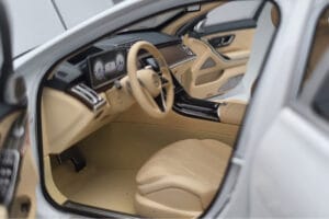 Mercedes Maybach S600 W222 V12 Biturbo Diamond Balts Almost Real 1:18 820116 Metāls — attēls 8 no 11