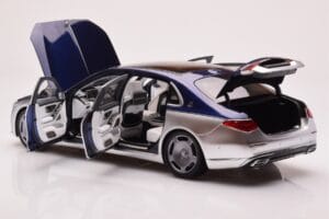 Mercedes Maybach S680 W223 Nautical Zils Cirrus Sudrabs Almost Real 1:18 820125 Metāls — attēls 5 no 8