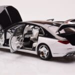 Mercedes Maybach S680 W223 Obsidian Melns Diamond Balts Almost Real 1:18 - image 4 of 7