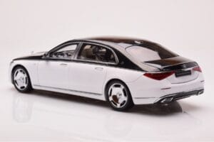 Mercedes Maybach S680 W223 Obsidian Melns Diamond Balts Almost Real 1:18 820121 Metāls — attēls 6 no 7