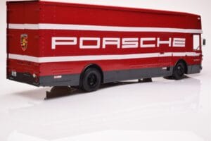 Mercedes O317 Porsche Transporter Sarkans CMR 1:18 CMR149 Metāls — attēls 2 no 12