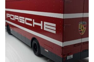 Mercedes O317 Porsche Transporter Sarkans CMR 1:18 CMR149 Metāls — attēls 12 no 12