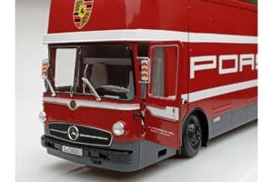 Mercedes O317 Porsche Transporter Sarkans CMR 1:18 CMR149 Metāls — attēls 4 no 12