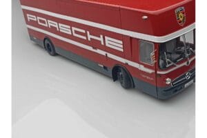 Mercedes O317 Porsche Transporter Sarkans CMR 1:18 CMR149 Metāls — attēls 9 no 12