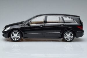 Mercedes R-Class W251 Obsidian Melns Minichamps 1:18 B66962325 Metāls — attēls 4 no 7