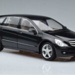 Mercedes R-Class W251 Obsidian Melns Minichamps 1:18 B66962325 Metāls - image 5 of 7