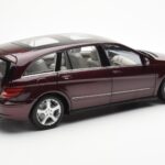 Mercedes R-Class W251 Sarkans Metallic Minichamps 1:18 - image 3 of 8