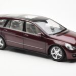 Mercedes R-Class W251 Sarkans Metallic Minichamps 1:18 - image 6 of 8