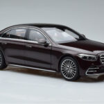 Mercedes S-Class W223 AMG Line Sarkans Norev 1:18 - image 6 of 8