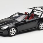 Mercedes SLK R171 Obsidian Melns Metallic Minichamps 1:18 - image 2 of 9
