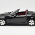 Mercedes SLK R171 Obsidian Melns Metallic Minichamps 1:18 - image 5 of 9