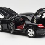 Mercedes SLK R171 Obsidian Melns Metallic Minichamps 1:18 - image 6 of 9