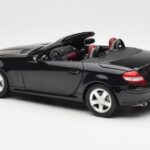 Mercedes SLK R171 Obsidian Melns Metallic Minichamps 1:18 - image 8 of 9
