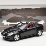 Mercedes SLK R171 Obsidian Melns Metallic Minichamps 1:18 - image 9 of 9