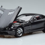 Mercedes SLR McLaren Melns CMC 1:18 - image 2 of 10
