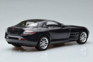 Mercedes SLR McLaren Melns CMC 1:18 M-045F Metāls — attēls 3 no 10