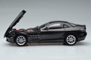 Mercedes SLR McLaren Melns CMC 1:18 M-045F Metāls — attēls 4 no 10