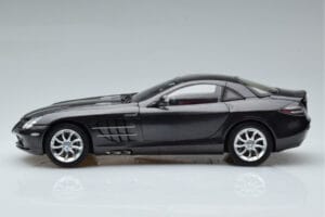 Mercedes SLR McLaren Melns CMC 1:18 M-045F Metāls — attēls 5 no 10