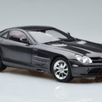 Mercedes SLR McLaren Melns CMC 1:18 - image 6 of 10