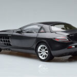Mercedes SLR McLaren Melns CMC 1:18 - image 7 of 10