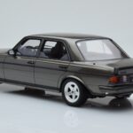 Mercedes W123 AMG 280 Pelēks Otto 1:18 - image 5 of 6