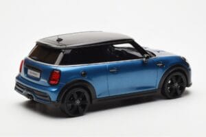 Mini Cooper S F56 Island Zils Otto 1:18 OT982 Sveķi — attēls 2 no 6