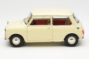 Morris Mini Minor Balts Kyosho 1:18 08964W Metāls — attēls 4 no 8
