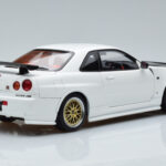 Nissan Skyline GT-R R34 Nismo Z-Tune Balts MotorHelix 1:18 - image 3 of 11