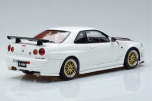 Nissan Skyline GT-R R34 Nismo Z-Tune Balts MotorHelix 1:18 M83407 Metāls — attēls 3 no 11