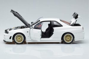 Nissan Skyline GT-R R34 Nismo Z-Tune Balts MotorHelix 1:18 M83407 Metāls — attēls 4 no 11